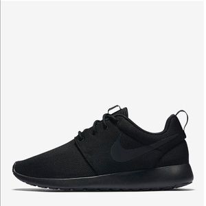 Nike Roshe One - women’s 8.5